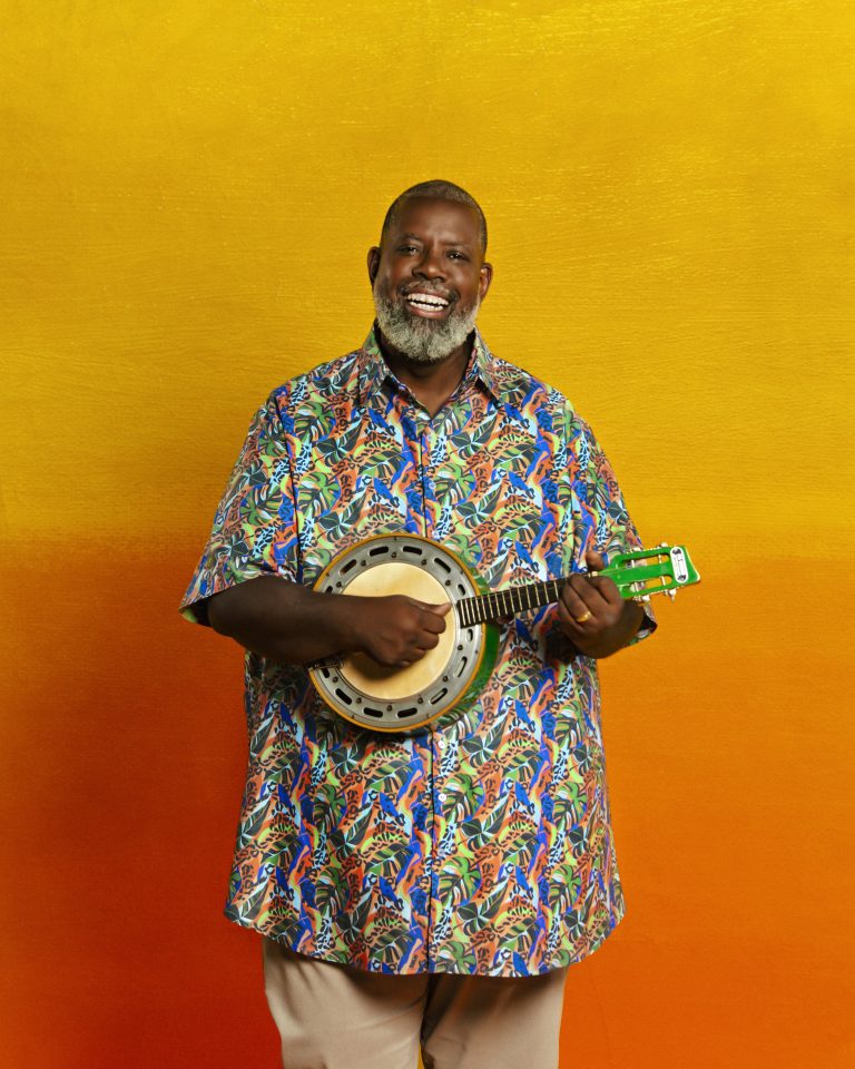 Péricles encerra turnê ‘Pagode do Pericão’ com Thiaguinho e Marvvila no Riocentro