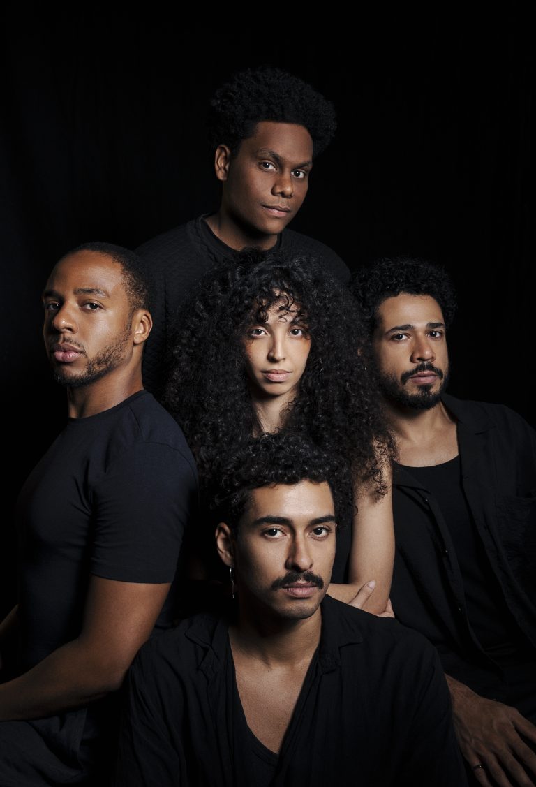 ‘A Máquina’ retorna 25 anos depois, revivendo com novos atores a peça que marcou o teatro brasileiro ‘A Máquina’ retorna 25 anos depois, revivendo com novos atores a peça que marcou o teatro brasileiro