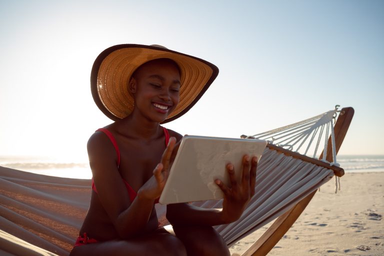 Descansa Nêga: edital do Fundo Agbara oferece viagem a cinco mulheres negras com acompanhante