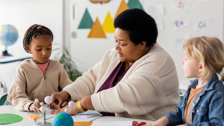Educação social na primeira infância: o início da construção da diversidade Educação social na primeira infância: o início da construção da diversidade