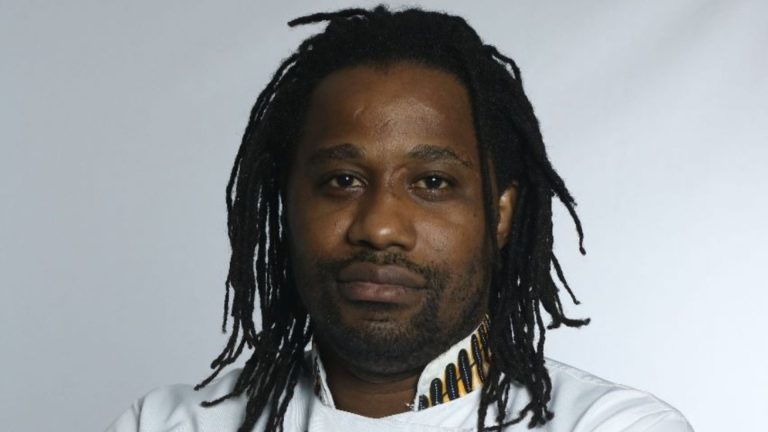 ‘Sem Glamour’: Chef Vladimir Reis, do Dim Sum Rio, anuncia autobiografia sobre os bastidores das cozinhas ‘Sem Glamour’: Chef Vladimir Reis, do Dim Sum Rio, anuncia autobiografia sobre os bastidores das cozinhas