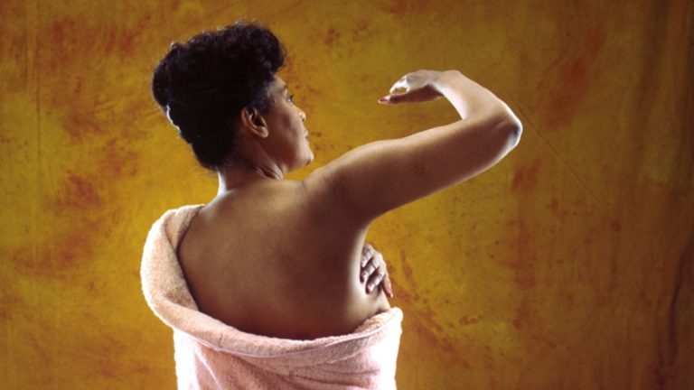 Outubro Rosa: Mulheres negras têm 57% mais chances de morrer de câncer de mama no Brasil Outubro Rosa: Mulheres negras têm 57% mais chances de morrer de câncer de mama no Brasil