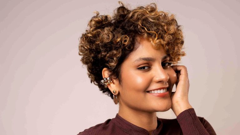 Barbara Reis celebra aniversário e 15 anos de carreira com estreia da novela ‘Três Graças’: “Muito simbólico para mim” Barbara Reis celebra aniversário e 15 anos de carreira com estreia da novela ‘Três Graças’: “Muito simbólico para mim”