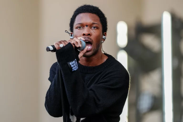 Show de D4vd no Lollapalooza Brasil é cancelado em meio a investigação