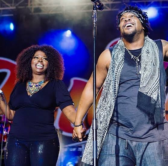 Angie Stone e D’Angelo, parceiros na vida e na música, se despedem em 2025, deixando legado eterno no neo-soul e no R&B