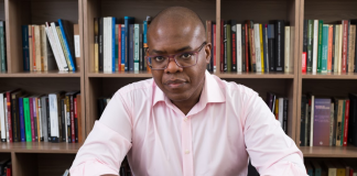 “O mercado financeiro quer o dinheiro do crime sem se sujar”, Silvio Almeida sobre como a necropolítica expõe jovens negros à morte