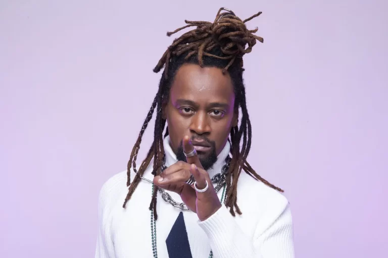 Girassol: Toni Garrido gera polêmica ao mudar a letra de um clássico do Cidade Negra