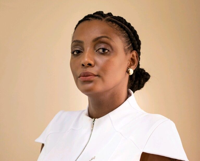 “Performar feminilidade adoece mulheres negras” alerta Josi Helena, tricologista e especialista em estética negra