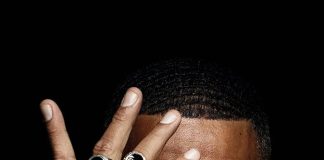 Mano Brown lança livro com as entrevistas do podcast “Mano a Mano”