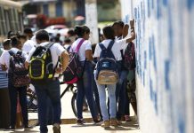 Estudantes negros sofrem três vezes mais bullying racial do que estudantes brancos, aponta estudo