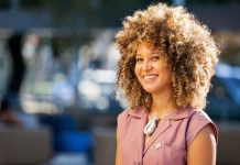 Lívia Rodrigues lidera a criação do primeiro anticaspa para cabelos crespos e cacheados, lançado pela Vichy