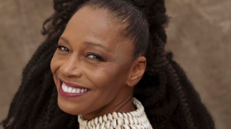 Edvana Carvalho celebra como o mestrado fortalece a dramaturgia de vivências negras: “Ato ancestral de existência”