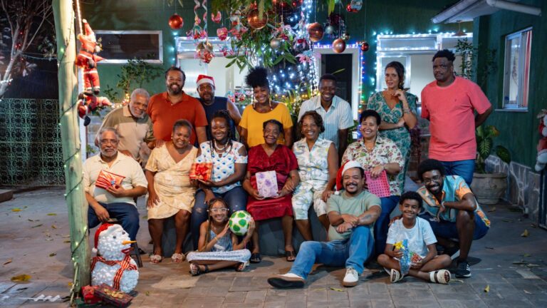 ‘O Natal dos Silva’: série de Gabriel Martins estreia no Canal Brasil e no Globoplay nesta semana