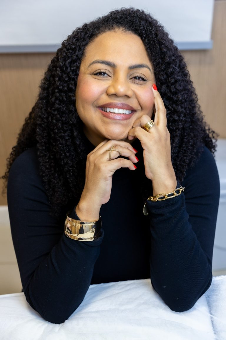 Beleza com propósito real: Com o projeto Da Pele Preta, Dra. Andréa Santana oferece tratamentos gratuitos a mulheres negras em vulnerabilidade