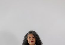 Mônica sampaio: ela saiu da engenharia elétrica para a moda e transformou a passarela em uma narrativa viva