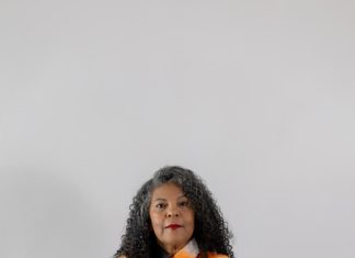 Mônica sampaio: ela saiu da engenharia elétrica para a moda e transformou a passarela em uma narrativa viva