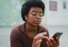 Você é mais do que a pauta racial: como construir presença digital sem se limitar