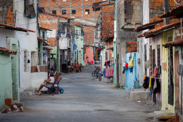 Novo Raio-X do Data Favela detalha os sonhos, os hábitos de consumo e a cultura de quem vive no tráfico