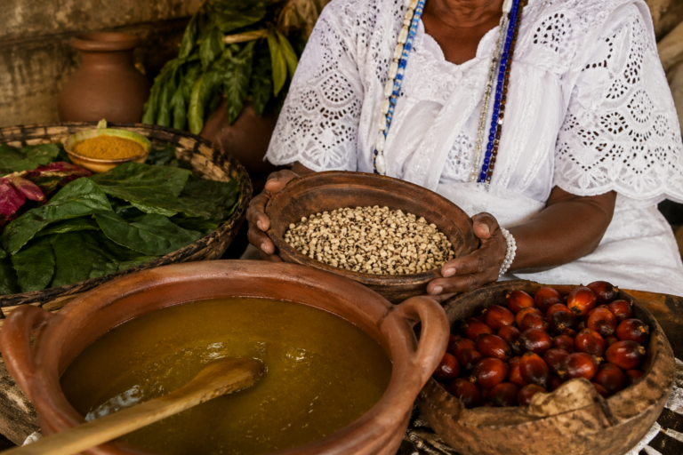 Dendê, feijão-fradinho e sabedoria ancestral: o que a cozinha de terreiro sempre soube sobre nutrição