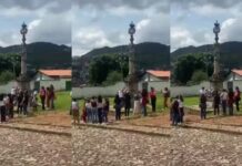 Turistas simulam chicotadas em monumento onde escravizados eram açoitados em Mariana (MG)