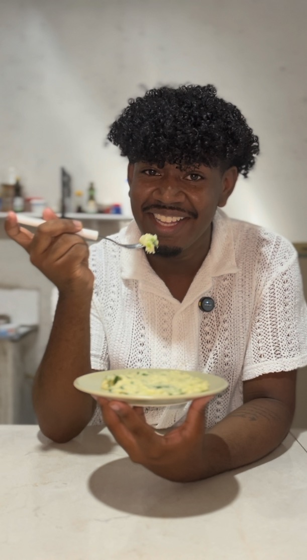 A mandioca em todas as suas formas: puba, farinha e a raiz que une o Brasil negro