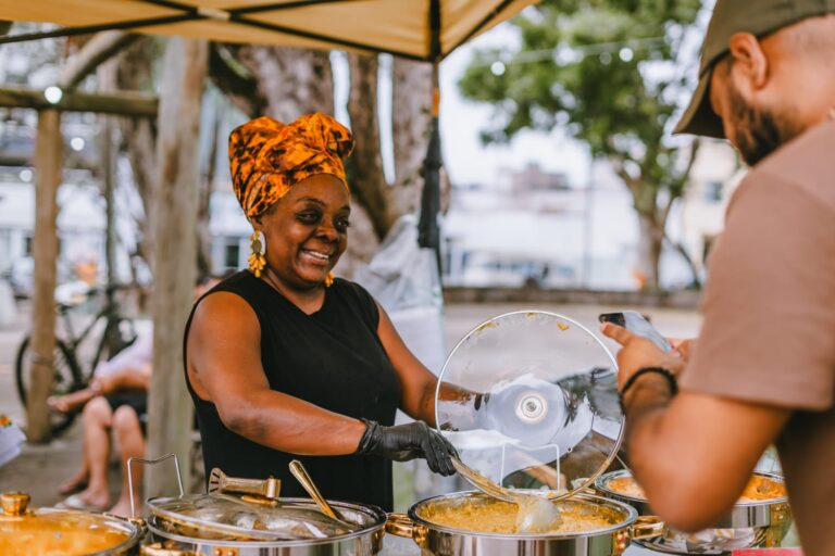 Iyá Sônia Oliveira: a chef que aprendeu no candomblé que cada ingrediente tem um sentido e cada gesto carrega intenção