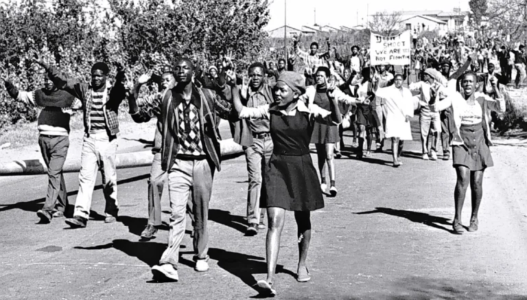 Soweto: o levante estudantil que acelerou a queda do apartheid