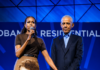 Michelle Obama homenageia a mãe com saia estampada na abertura do Obama Presidential Center