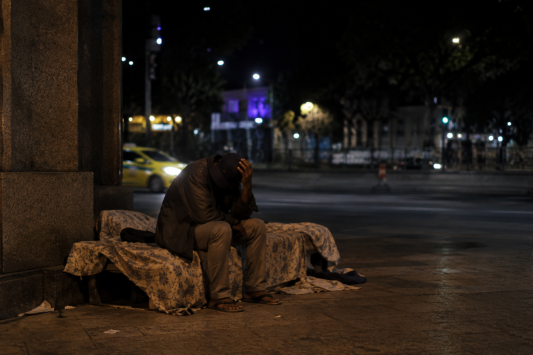 Violência contra população em situação de rua soma 150 mil casos em 10 anos; 78% são negras