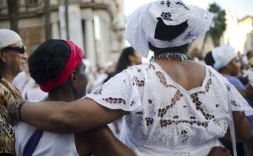 Caso na Lapa expõe o medo de envelhecer da classe média alta; lição dos terreiros sobre respeito à velhice e à morte