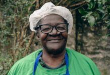 Documentário sobre doceiras de Pelotas é lançado no YouTube Mulher negra sorrindo.