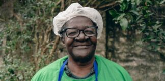 Documentário sobre doceiras de Pelotas é lançado no YouTube Mulher negra sorrindo.