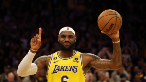 LeBron James em jogo pelos Lakers durante temporada da NBA