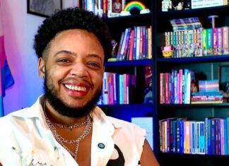Stefan aposta na leveza e na alegria para falar de transmasculinidade negra: “o bem-viver é urgente” Stefan Costa sorrindo.
