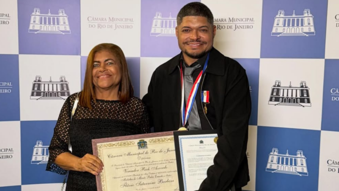 Flávio Saturnino Barbosa recebe homenagem da Câmara do Rio