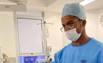 Saúde também tem cor: o acesso da população negra como médicos e pacientes Cirurgião Dr. Lucas Diniz com uniforme médico.