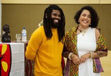 ‘Pense Minha Cor’: plataforma digital une psicologia antirracista, suporte jurídico e afroturismo no Maranhão Psicólogos Rômulo Mafra e Luara Matos sorriem em foto.