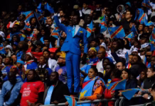 O lendário torcedor do rd Congo que permanece imóvel até o apito final