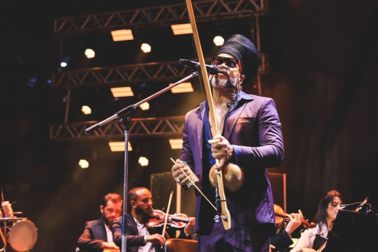 Carlinhos Brown e Orquestra Ouro Preto lançam álbum “Afrossinfonicidade”, gravado ao vivo em Salvador