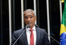 Romário devolverá salário de senador referente à Copa Romário participa de sessão do Senado