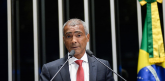 Romário devolverá salário de senador referente à Copa Romário participa de sessão do Senado