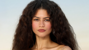 Zendaya usa blowout volumoso na première de Homem-Aranha em Londres