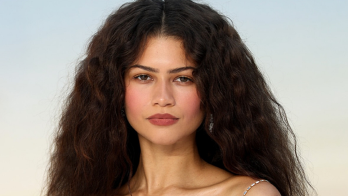 Zendaya usa blowout volumoso na première de Homem-Aranha em Londres