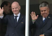 FBI investiga Federação Argentina de Futebol por suspeita de fraudes milionárias nos EUA Presidente da Fifa e presidente da Afa juntos.