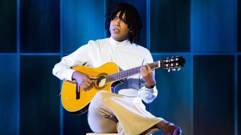 Musical sobre Djavan retorna a São Paulo para nova temporada