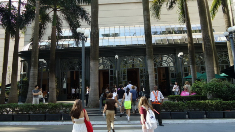 Shopping pagará R$ 1 milhão após caso de racismo contra estudantes negros