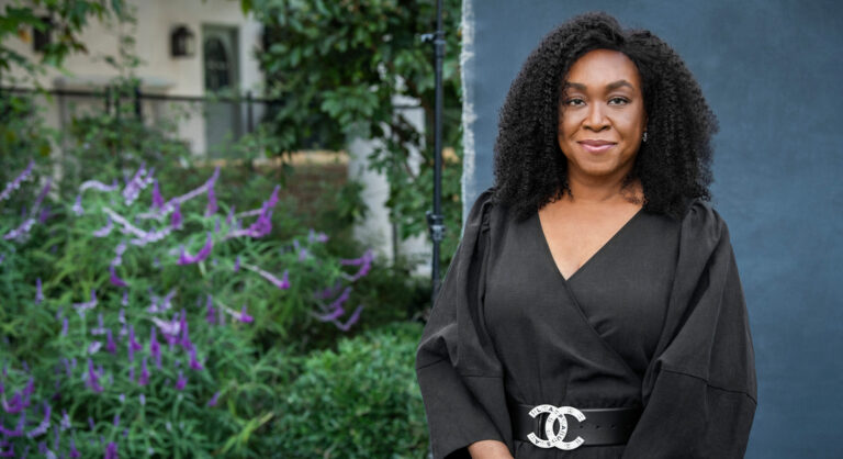 Shonda Rhimes renova contrato com Netflix por mais cinco anos 