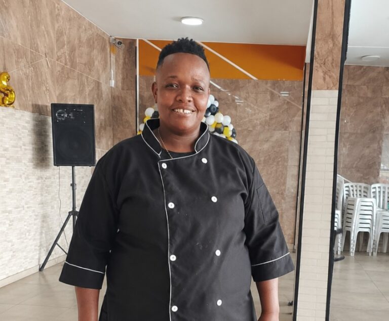 Ela criou empresa de buffet à domicílio e dá oportunidades para pessoas negras e LGBTQIA+