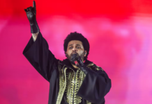 The Weeknd desiste de aposentar nome artístico: “Não gostei da sensação” The Weeknd durante apresentação em Estocolmo