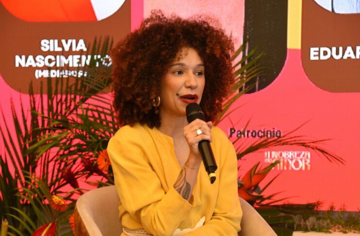 “Nossa mentoria aumentou 33% na renda das jovens universitárias”, diz executiva sobre programa de Kérastase, marca do Grupo L’Oréal Eduarda Vieira no talk da Powertlist Mundo Negro